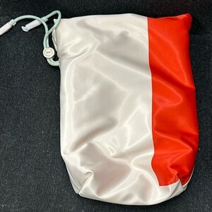 La Mer Limited Edition Pouch